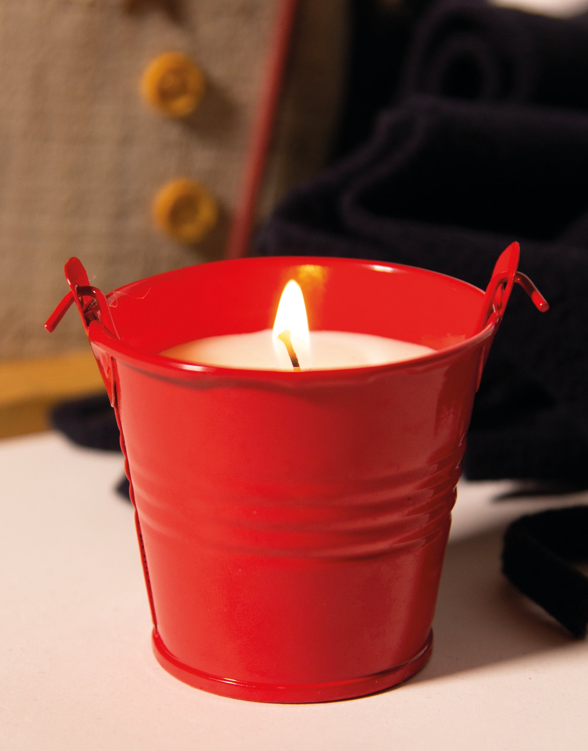 CLAM - Candle in a bucket-3