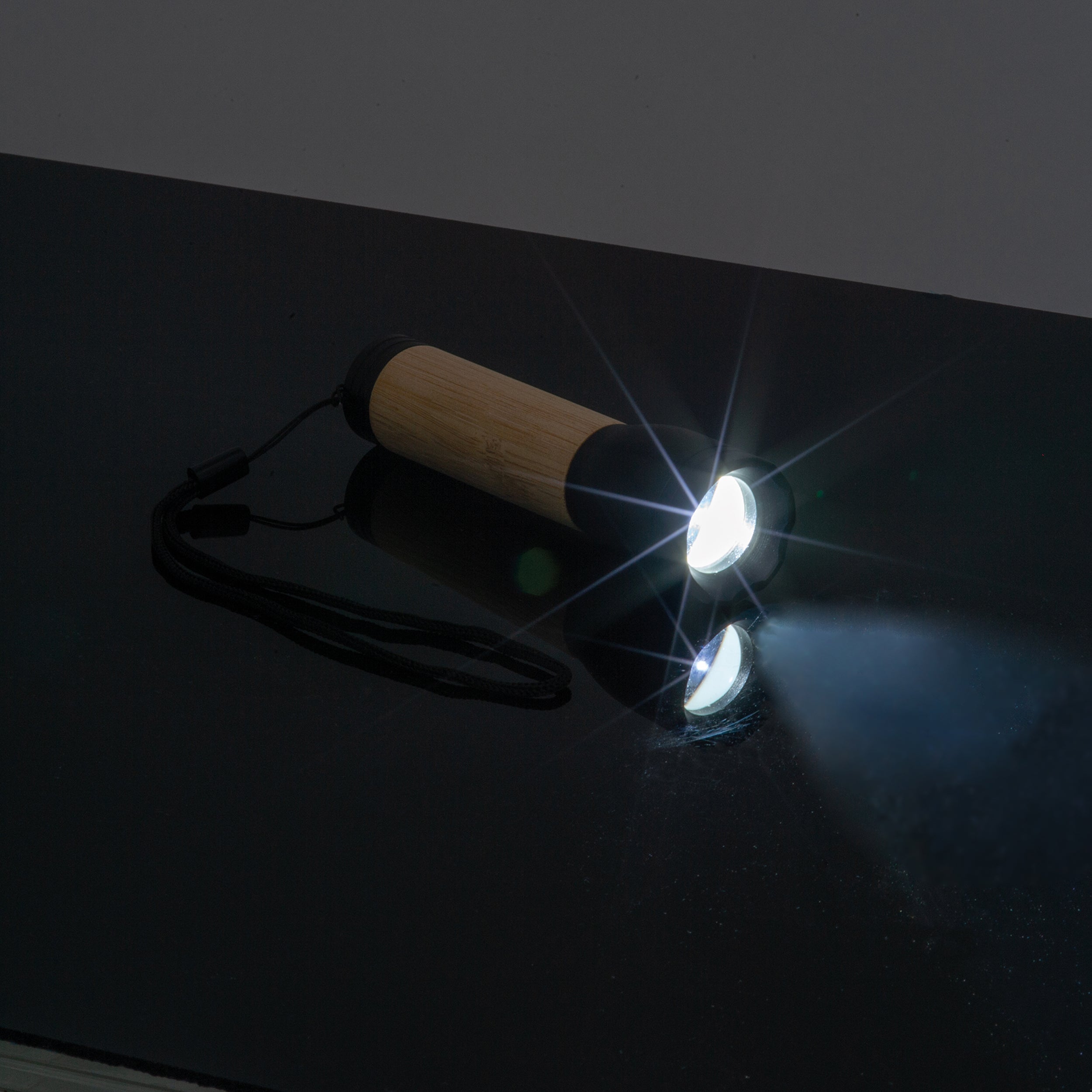Bambus Taschenlampe mit Akku TRAVIS-zoom-2